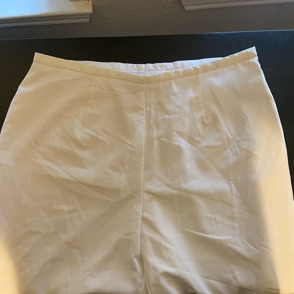Chadwicks White Capri with side zip Size 16 - Picture 2 of 3